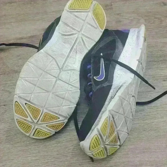 Women's Nike Shoes, Sz 6. - Picture 3 of 5